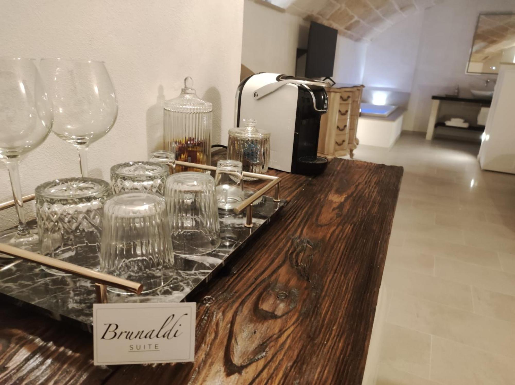 Brunaldi Suite Monopoli Quarto foto